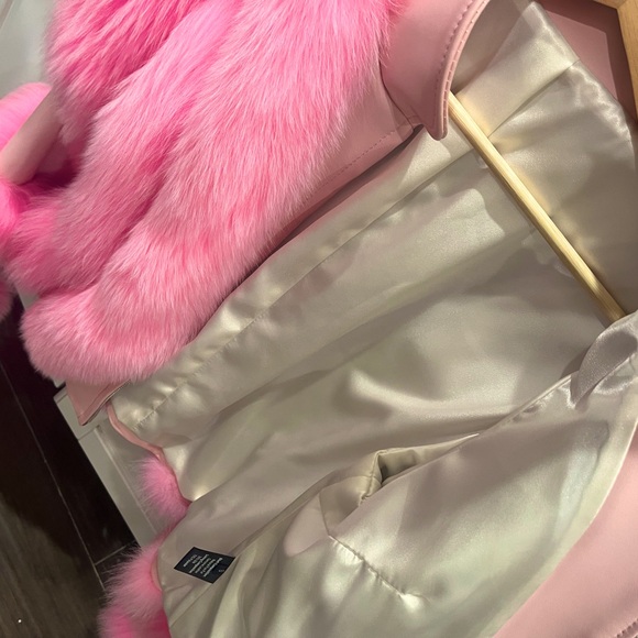 Fox fur jacket with genuine leather. Size Small but fits like a medium - Picture 7 of 7